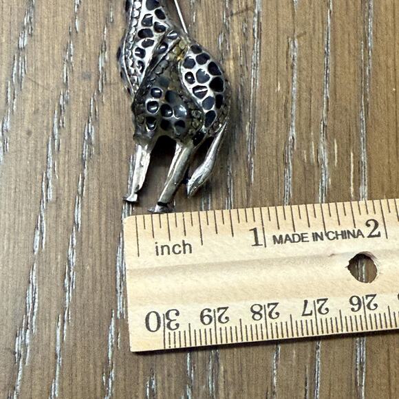 Giraffe Brooch Pin Silver Tone Black Enamel Animal Figural Costume Jewelry Cute - Picture 4 of 4